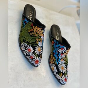 Coconut by Matisse women’s embroidered clogs size 6M, worn only once. Perfect